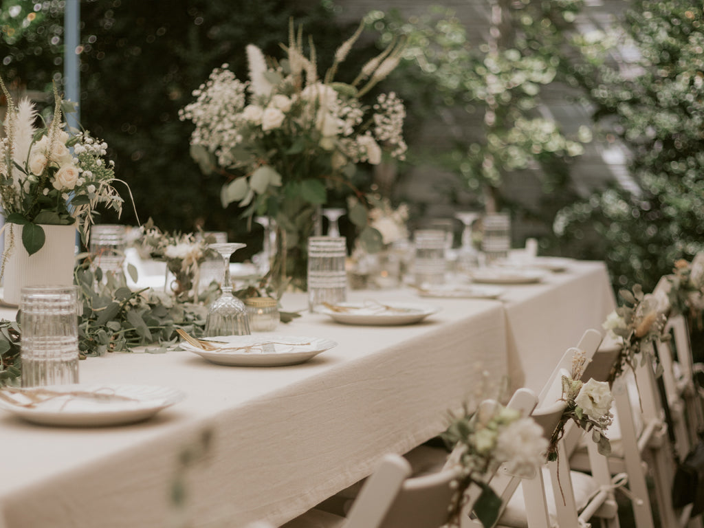 So plant ihr eure perfekte kleine Gartenhochzeit